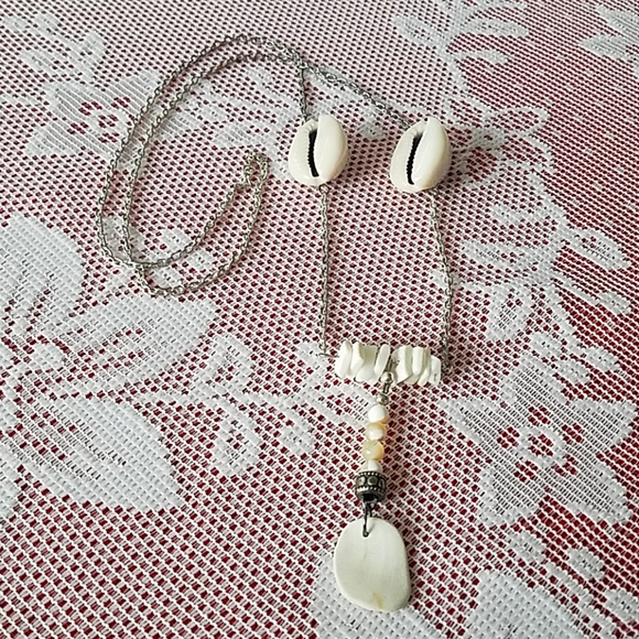 Handmade shell drop necklace - Picture 6 of 8